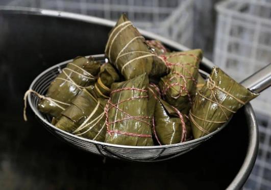 煮粽子的水可以煮餃子嗎?煮粽子的水能煮玉米嗎?