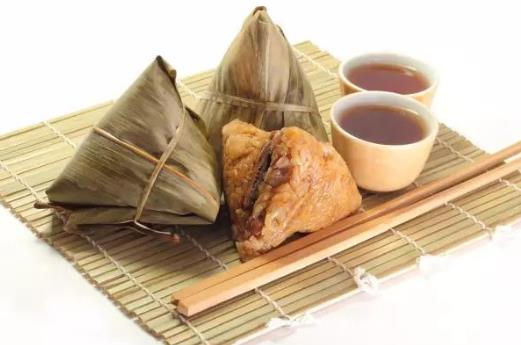 粽子蒸熟后要用冷水泡嗎?每天吃一個(gè)粽子會(huì)便秘嗎?