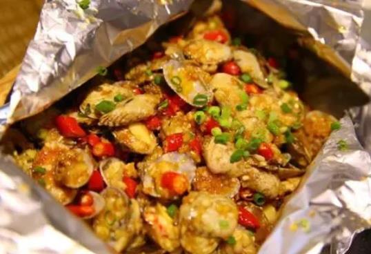 烤箱錫紙是放烤盤上面還是下面?烤箱錫紙是用正面還是反面?