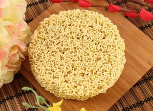 煮泡面是先放粉料還是先放醬料?煮方便面要焯水嗎?