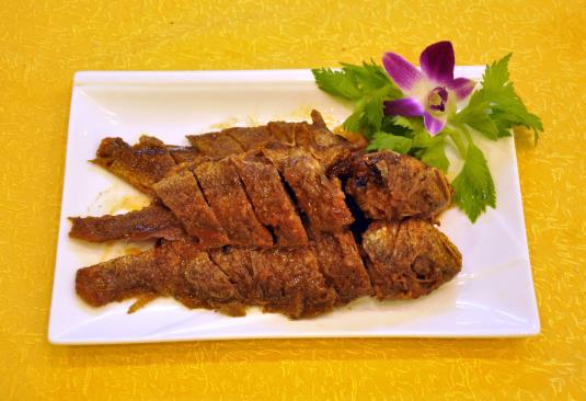 炸魚(yú)是裹面粉還是裹淀粉?炸小魚(yú)的4個(gè)小技巧