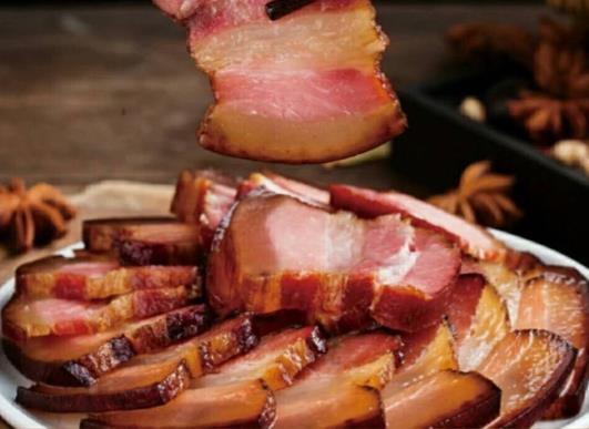 臘肉晾曬前要用溫開水洗一下嗎?臘肉抹什么會(huì)不招蒼蠅