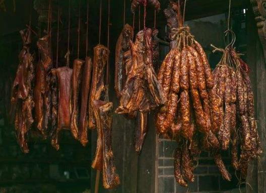 臘肉曬出油還要再曬嗎?臘肉曬出油了是不是就可以吃了