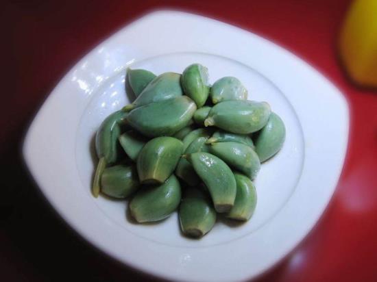 臘八蒜是早上腌還是晚上腌?臘八蒜不切根部可以腌綠嗎