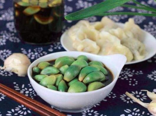 臘八蒜怎么泡又綠又脆?臘八蒜冒泡還能不能吃