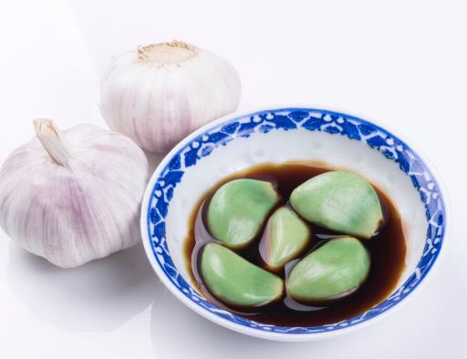 泡臘八蒜的蒜洗了咋辦?臘八蒜的蒜洗后用晾干嗎