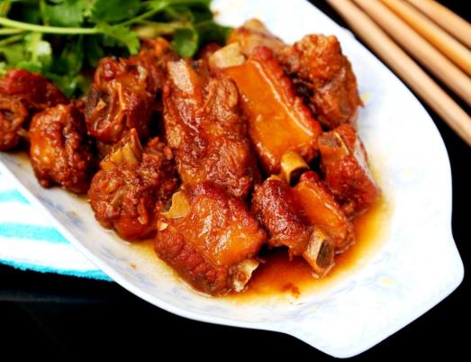 排骨焯水時(shí)要放佐料嗎?排骨焯水前需要冷水浸泡嗎