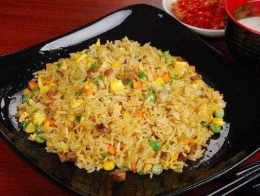 蛋炒飯需要幾個(gè)雞蛋最好吃?蛋炒飯米飯有點(diǎn)濕怎么辦