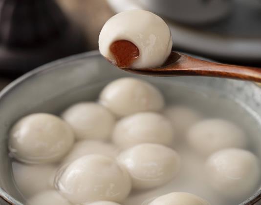 湯圓怎么煮不會(huì)粘在一起?煮湯圓需要加冷水嗎