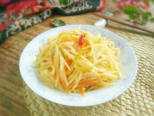 炒土豆絲有什么講究?炒土豆絲為什么要焯水或泡水
