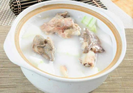 骨頭湯白色的是脂肪嗎?骨頭湯熬多久可以變奶白色