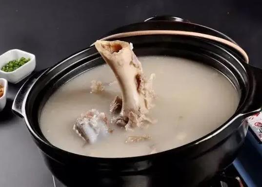 骨頭湯白色的是脂肪嗎?骨頭湯熬多久可以變奶白色