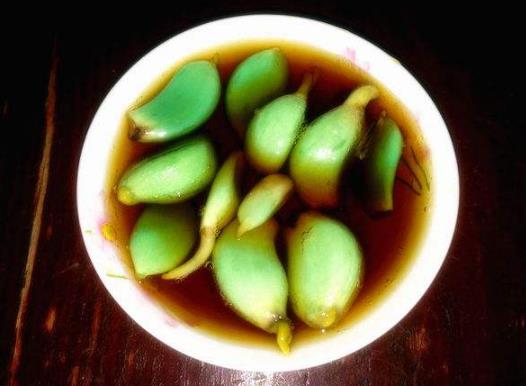做臘八蒜用的米醋是黑的嗎?臘八蒜用熱醋還是涼醋