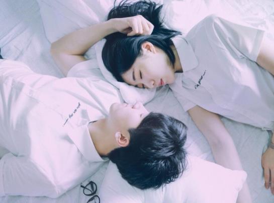 結(jié)婚三年沒領(lǐng)證離婚了要退彩禮嗎?同居了半年女方不退還彩禮犯法嗎?
