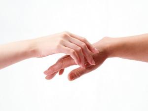 手上長小水泡是怎么回事？中醫(yī)治療手上長小水泡