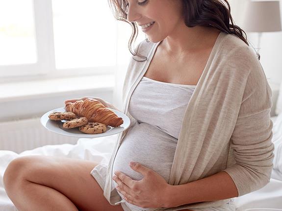 半夜總餓醒 孕婦能不能吃夜宵?孕期如何健康吃宵夜?