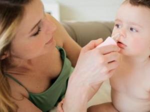 寶寶鼻子有鼻屎怎么辦？新生兒鼻屎清理妙招