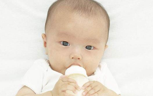 什么是轉(zhuǎn)奶?寶寶轉(zhuǎn)奶很重要 為什么要轉(zhuǎn)奶