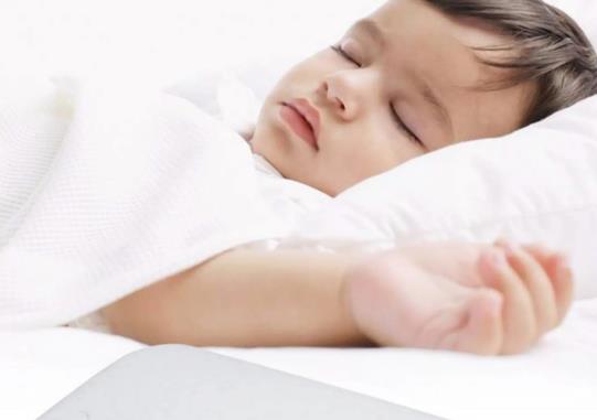 新生兒吸奶一般吸多久才會飽?寶寶肚子脹氣怎么緩解