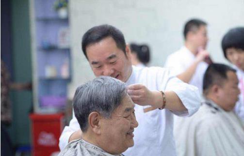 過(guò)年提前幾天理發(fā)比較好 春節(jié)什么時(shí)候理發(fā)合適
