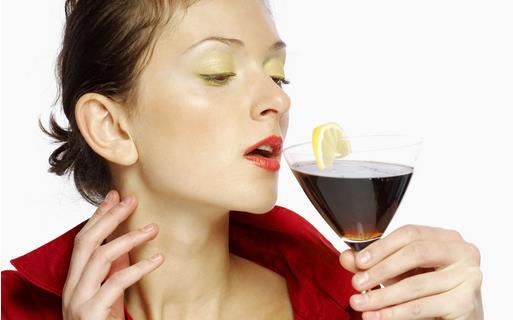 女人喝紅酒的最佳時間 女人喝紅酒什么時候喝最好