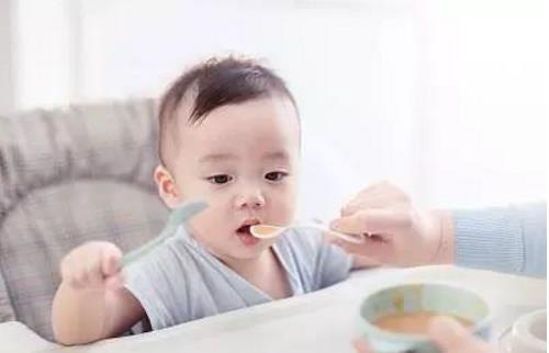 寶寶吃母乳到什么時(shí)候 寶寶什么時(shí)候可以不喝母乳