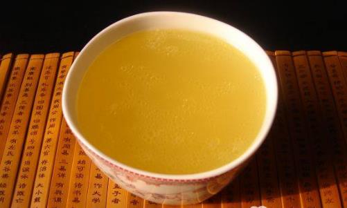 清燉雞湯什么時(shí)候放鹽 清燉雞湯放鹽時(shí)間