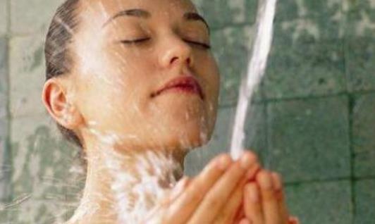 洗澡的最佳時(shí)間是什么時(shí)候?晚上什么時(shí)間洗澡最好