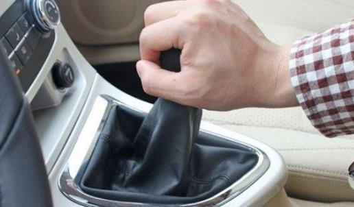 開車什么時(shí)候換擋最合適 開車換擋最佳時(shí)間