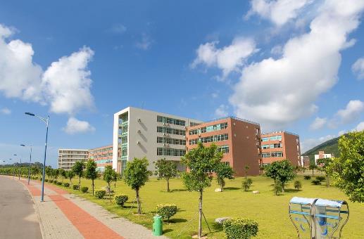 1、吉林大學(xué)珠海學(xué)院.jpg