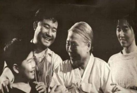 史上十大最長的電視劇排行榜,指明路燈播放72年總共18262集