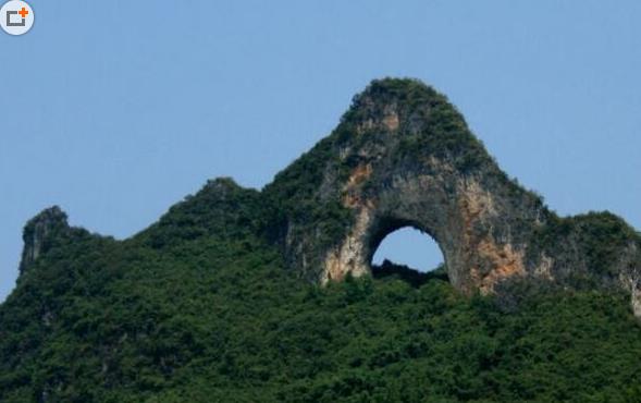 七、中國陽朔月亮山.jpg