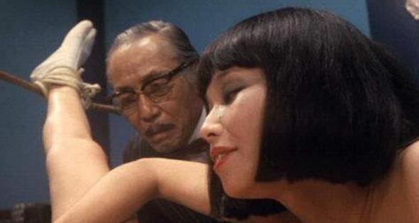 十、箱中女.jpg