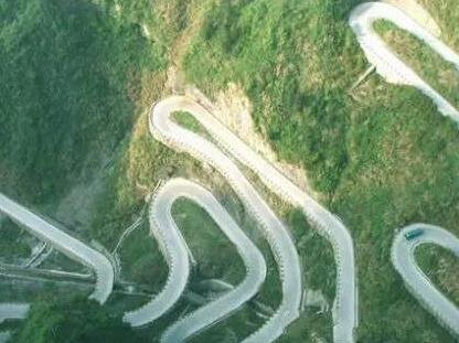 中國(guó)十大奇跡工程排行榜,杭州灣跨海大橋第一,掛壁公路第二