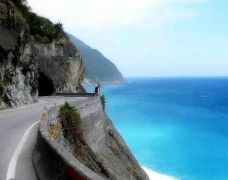 中國(guó)十大奇跡工程排行榜,杭州灣跨海大橋第一,掛壁公路第二