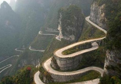 中國(guó)十大奇跡工程排行榜,杭州灣跨海大橋第一,掛壁公路第二