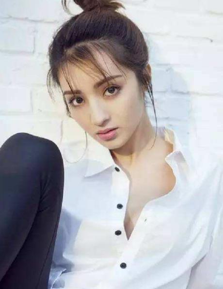 新疆十大美女明星排行榜,迪麗熱巴、佟麗婭都很有異域風(fēng)情