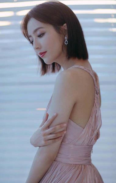 新疆十大美女明星排行榜,迪麗熱巴、佟麗婭都很有異域風(fēng)情