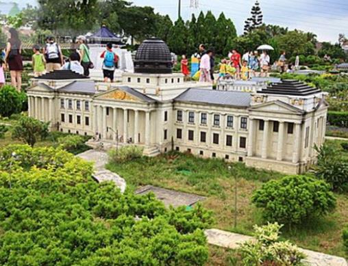 世界十大主題公園排名,丹麥蒂沃利公園帶你走進(jìn)安徒生的童話故事