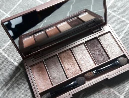臺灣必買十大單品彩妝排名,Solone眼影、mkup素顏霜都很好