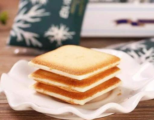 日本十大網(wǎng)紅零食排名,白色戀人白巧克力夾心餅干很火熱