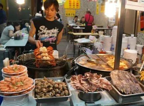 南昌必須去的小吃街排名,萬(wàn)達(dá)金街、蛤蟆街人氣都很旺