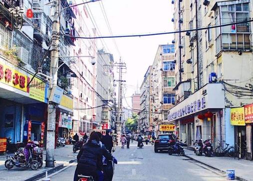 南昌必須去的小吃街排名,萬(wàn)達(dá)金街、蛤蟆街人氣都很旺