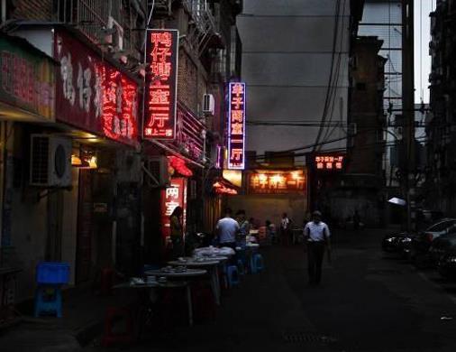南昌必須去的小吃街排名,萬(wàn)達(dá)金街、蛤蟆街人氣都很旺