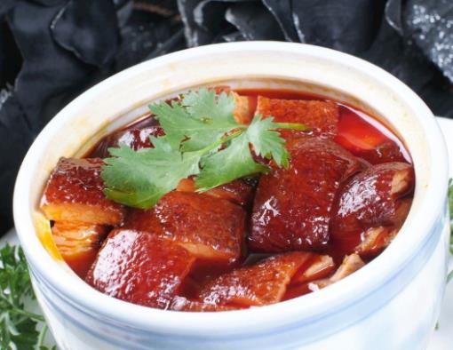 濟(jì)南必吃十大小吃排名,壇子肉肥而不膩,草包包子口感細(xì)膩