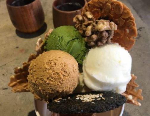 西安回民街美食排行榜,酸菜炒米價(jià)格便宜,劉家燒雞很出名