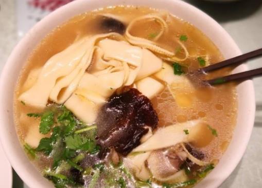 鄭州燴面館排名,合計(jì)燴面稱為中華名小吃,蕭記燴面味道鮮美
