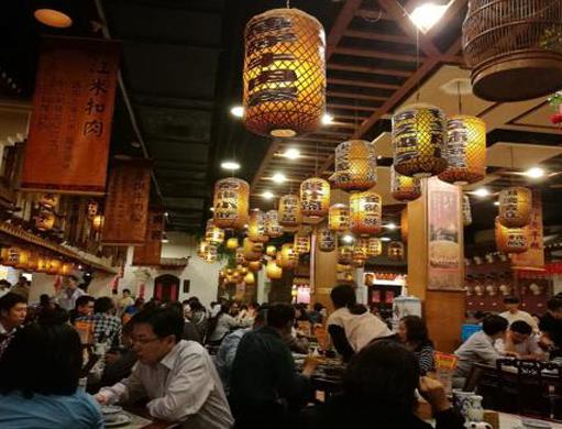 長(zhǎng)春小吃一條街排名,桂林路的肉蟹煲很好吃,紅旗街很出名