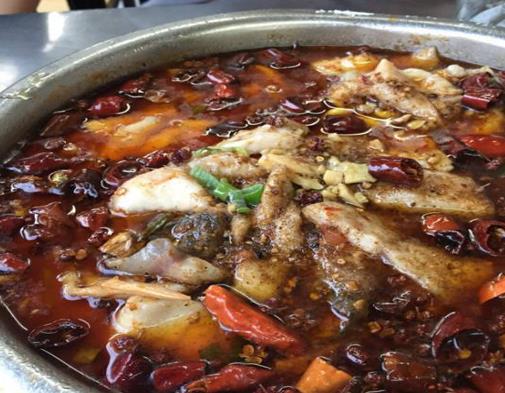 長(zhǎng)春小吃一條街排名,桂林路的肉蟹煲很好吃,紅旗街很出名