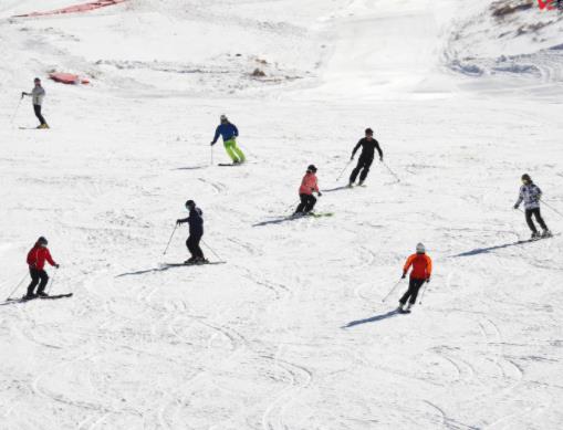 中國十大滑雪勝地排名,哈爾濱亞布力國際滑雪場的高山斜坡是亞洲最長